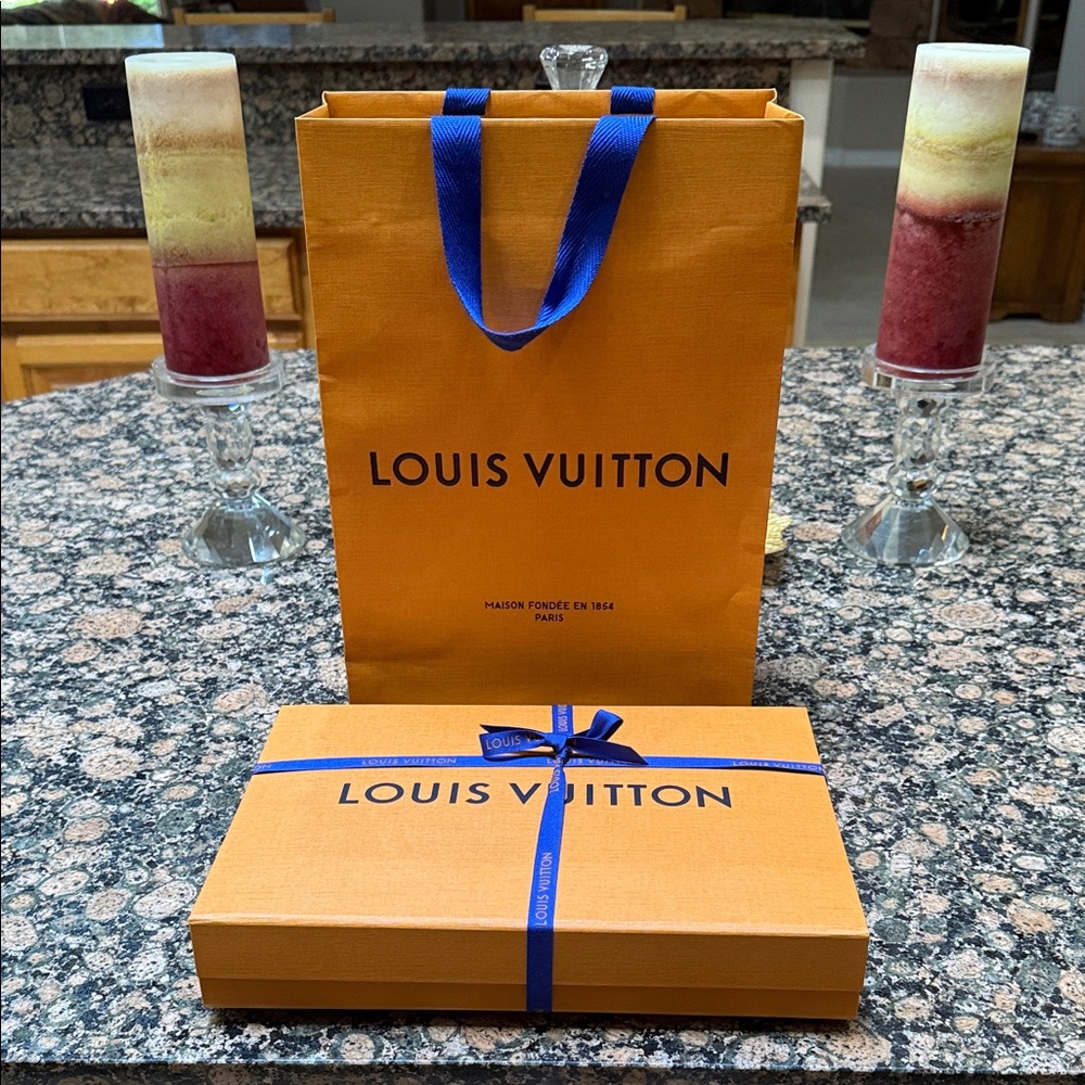 Louis Vuitton bag, box and ribbon price is firm